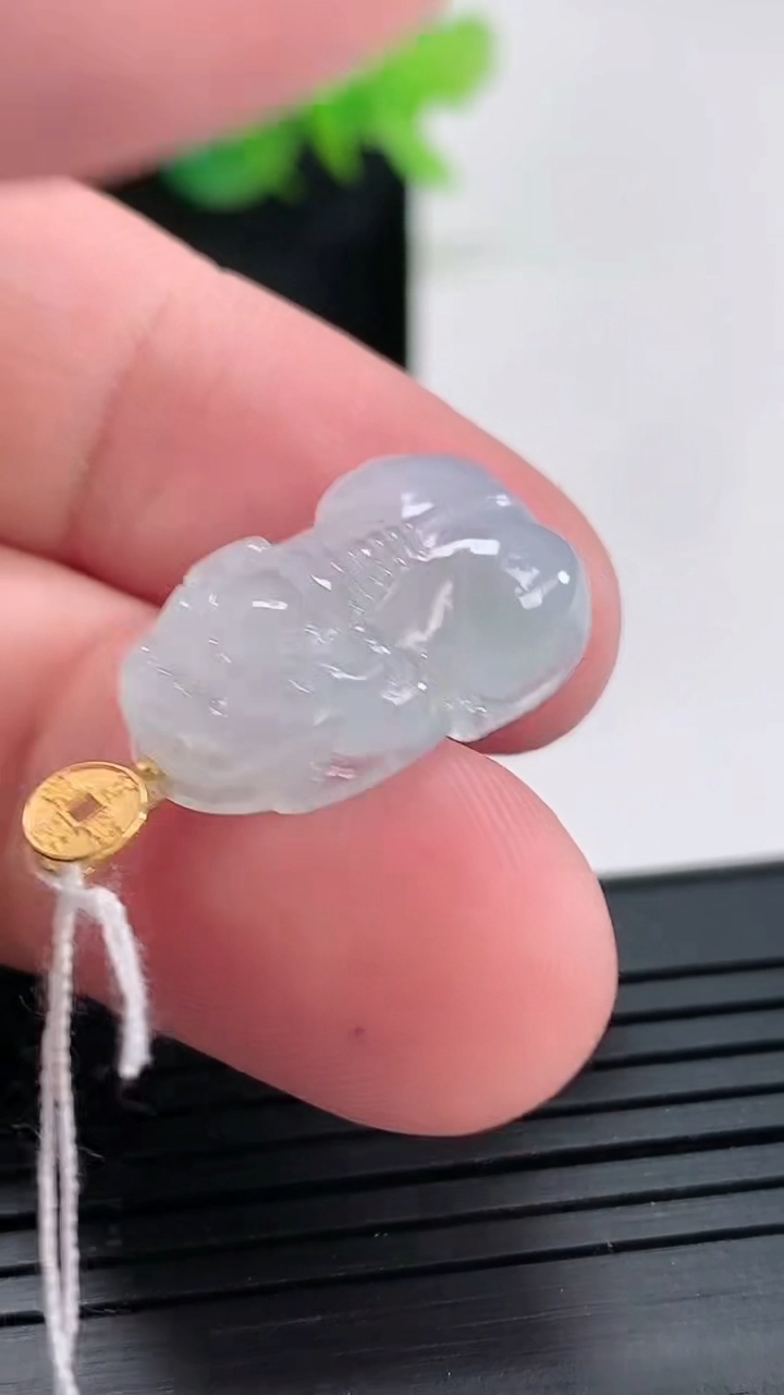 天然A货翡翠18k金紫罗兰貔貅吊坠，尺寸20.5-13.5-6重量:3.68g
4月23日