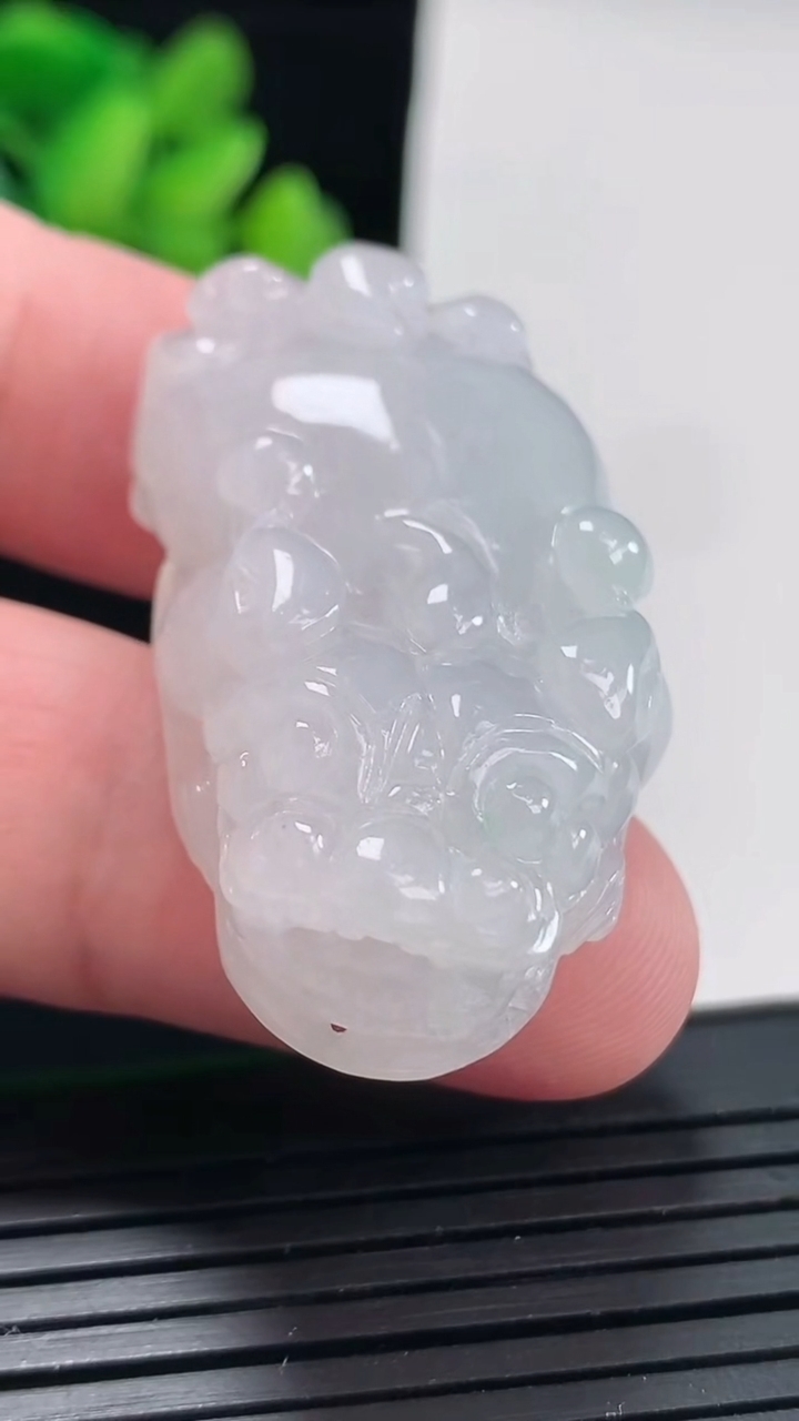 天然A货翡翠貔貅吊坠，尺寸41.3-22.5-12.2重:23.54
4月23日637