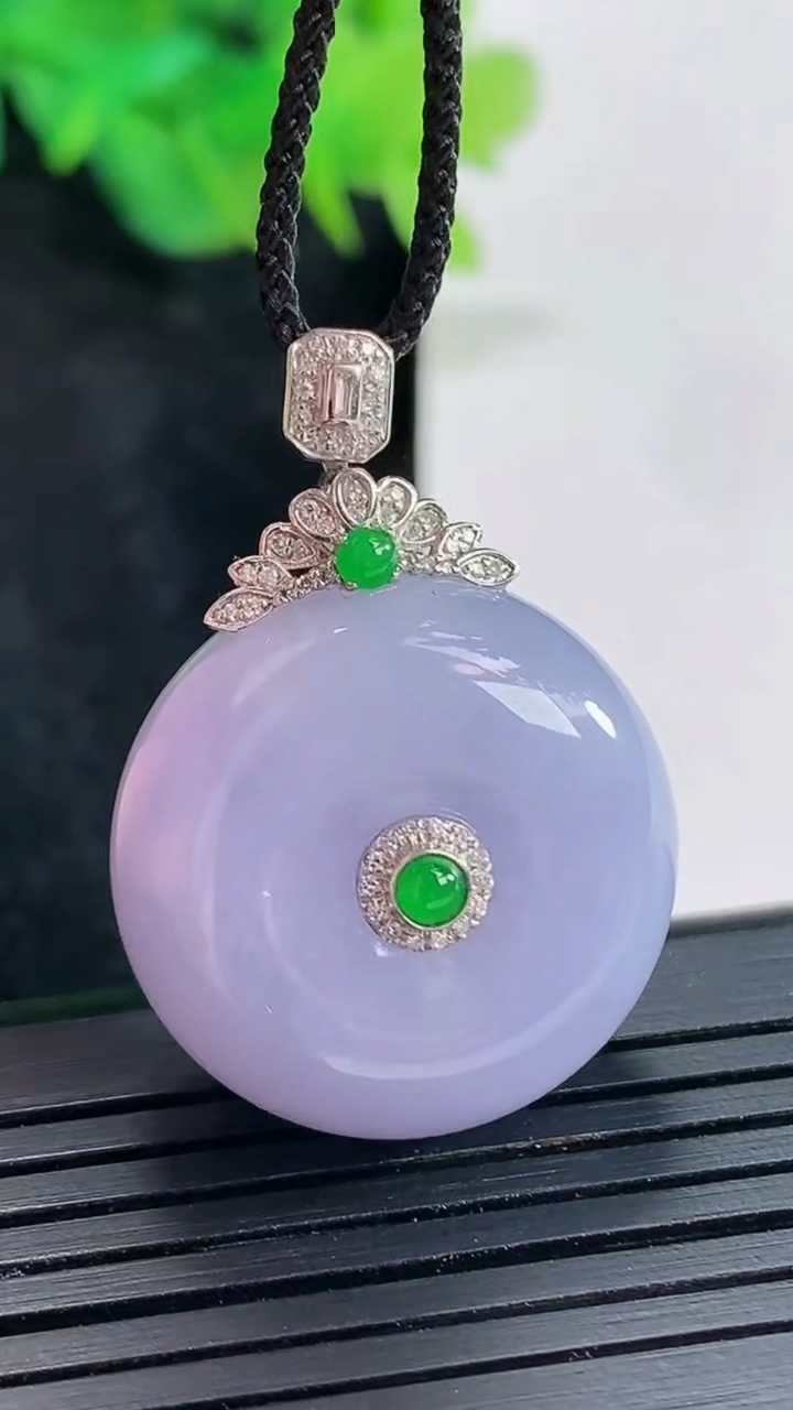 天然A货翡翠18k金紫罗兰平安扣吊坠，尺寸23-12重量:15.47g
4月23日