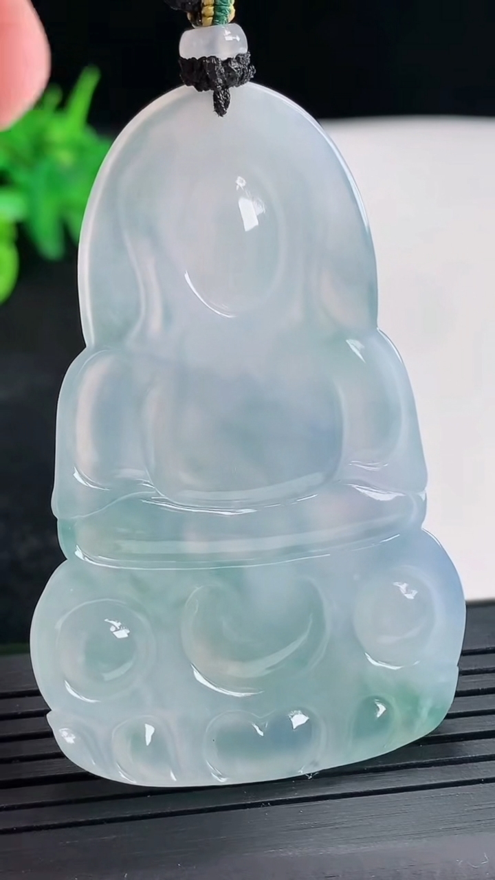 天然A货翡翠种紫罗兰飘花正装观音吊坠，尺寸57.6-38-6重量:23.64g
4月23日