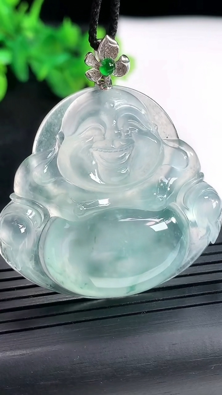 天然A货翡翠种飘花佛公吊坠，尺寸41-44-8.8重量:23.86g
4月23日