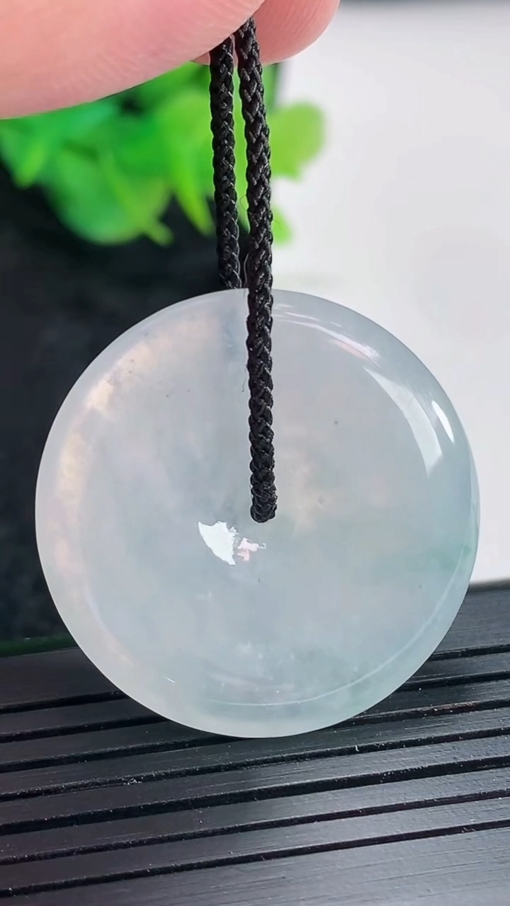 天然A货翡翠紫罗兰平安扣吊坠，尺寸31-5.2重量:11.43g
4月23日