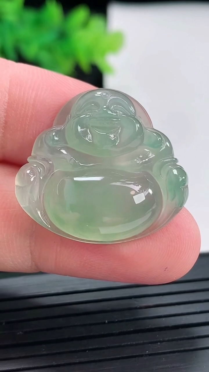 天然A货翡翠佛公吊坠，尺寸25-28-5.8重量:6.42g
4月23日