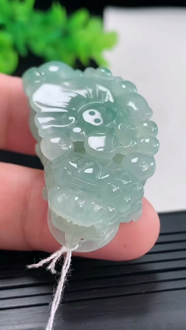 天然A货翡翠貔貅吊坠，尺寸42-20.6-14重量:27.02g
4月23日