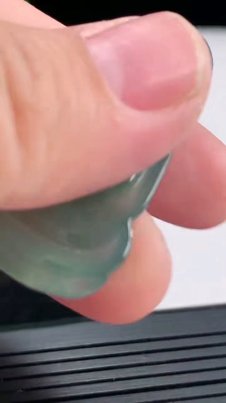 天然A货翡翠素衣观音吊坠，尺寸42-27-5.2重量:10.94g
4月23日