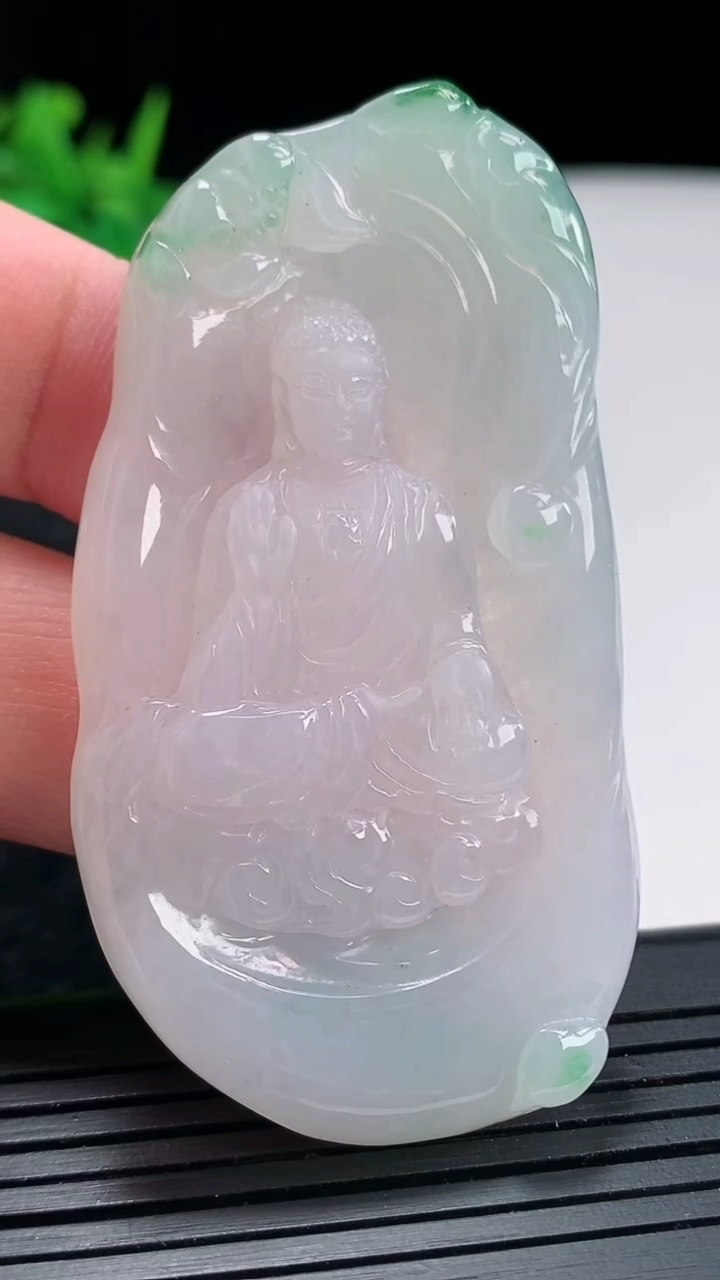 天然A货翡翠阿弥陀佛吊坠，尺寸64-35-5.8重量:31.13g
4月23日