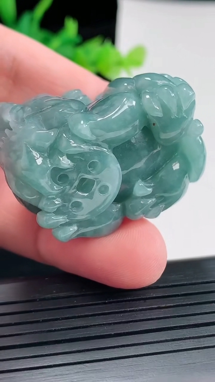 天然A货翡翠貔貅吊坠，尺寸40.2-28.3-28.5重:59.18g66
4月23日