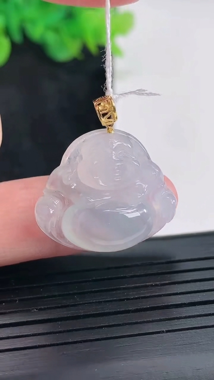 天然A货翡翠种飘花佛公吊坠，尺寸21-24.5-6重量:4.92g
4月23日