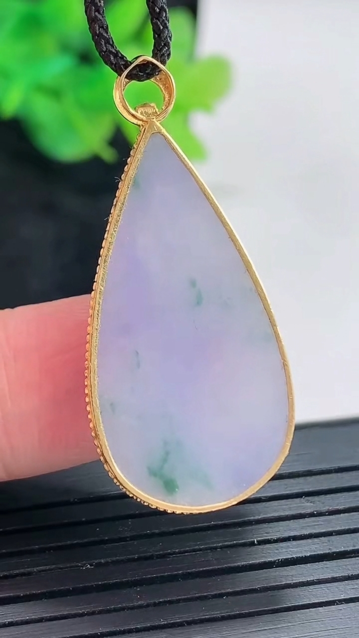 天然A货翡翠18k金紫罗兰飘花水滴吊坠，尺寸38.5-17-4，裸石32-16重量:5.26g
4月23日