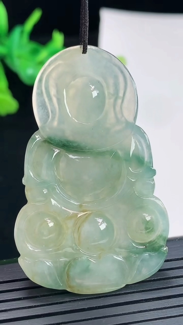 天然A货翡翠飘花正装观音吊坠，尺寸54.7-34.1-6.2重:17.16g66
4月23日