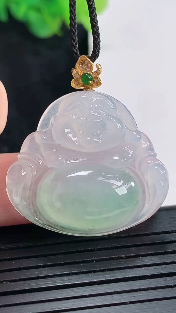 天然A货翡翠佛公吊坠，尺寸28-32-6重量:8.32g
4月23日