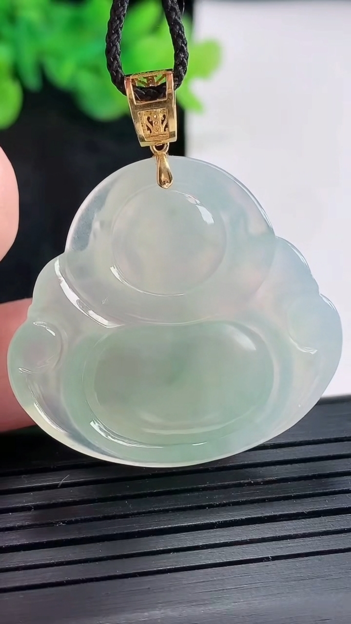 天然A货翡翠佛公吊坠，尺寸33.6-36-6.2重量:11.95g
4月23日