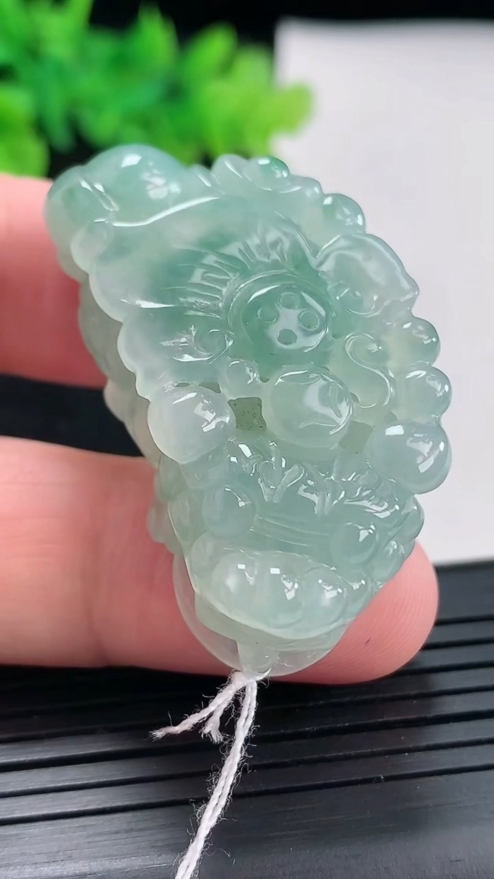 天然A货翡翠貔貅吊坠，尺寸42-20.6-14重量:27.02g
4月23日