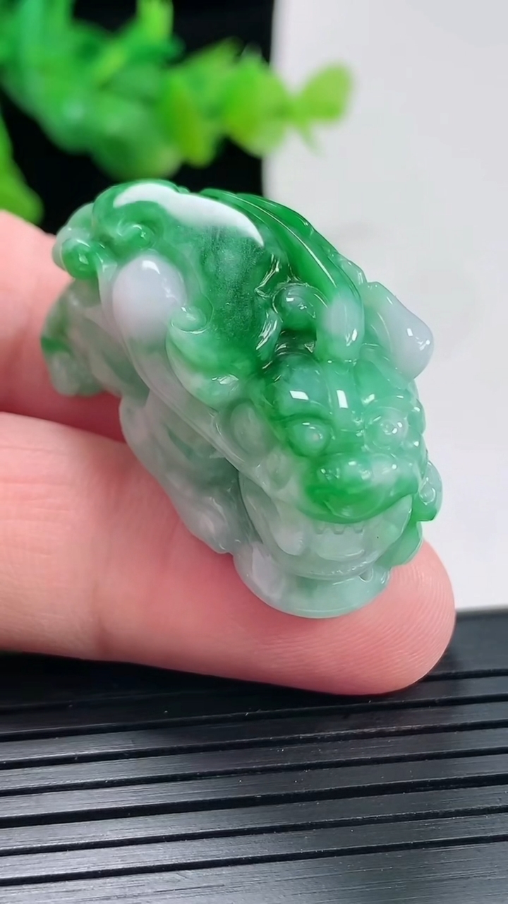 天然A货翡翠貔貅吊坠，尺寸34.5-20.4-6.6重:22.13g66
4月23日