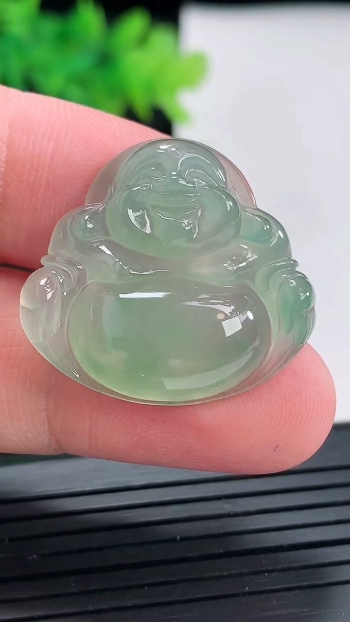 天然A货翡翠佛公吊坠，尺寸25-28-5.8重量:6.42g
4月23日