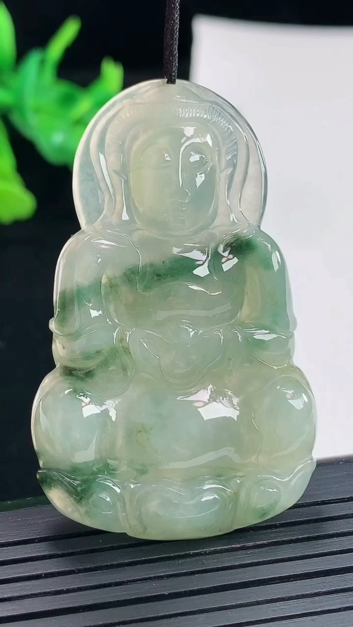 天然A货翡翠飘花正装观音吊坠，尺寸54.7-34.1-6.2重:17.16g66
4月23日