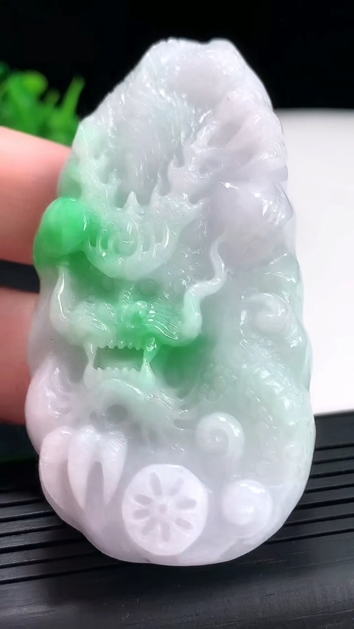 天然A货翡翠龙牌吊坠，尺寸71-36.5-14重量:76.36g
4月23日