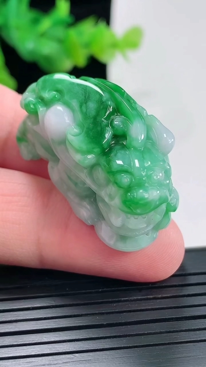 天然A货翡翠貔貅吊坠，尺寸34.5-20.4-6.6重:22.13g66
4月23日