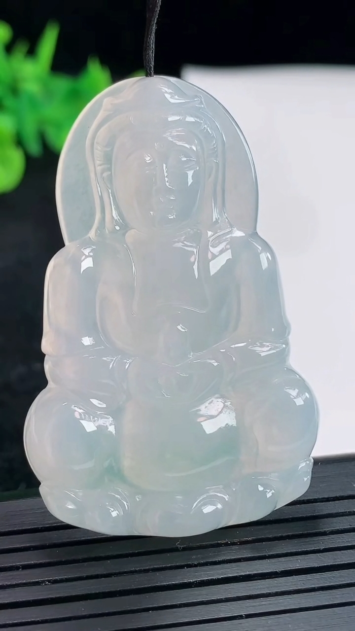 天然A货翡翠正装观音吊坠，尺寸55.5-36-5.2重量:18.97g
4月23日