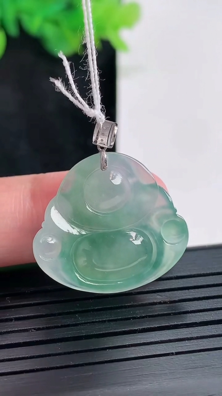 天然A货翡翠佛公吊坠，尺寸21.5-25-6重量:5.16g
4月23日