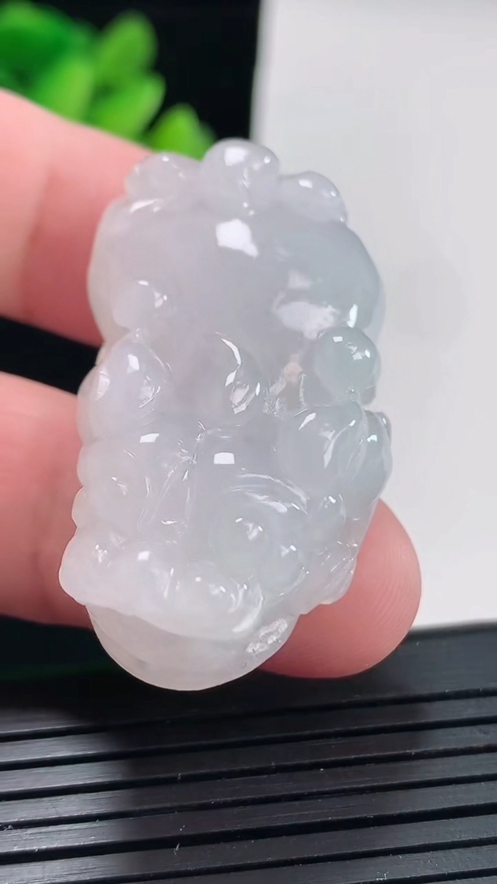 天然A货翡翠貔貅吊坠，尺寸41.3-22.5-12.2重:23.54
4月23日637