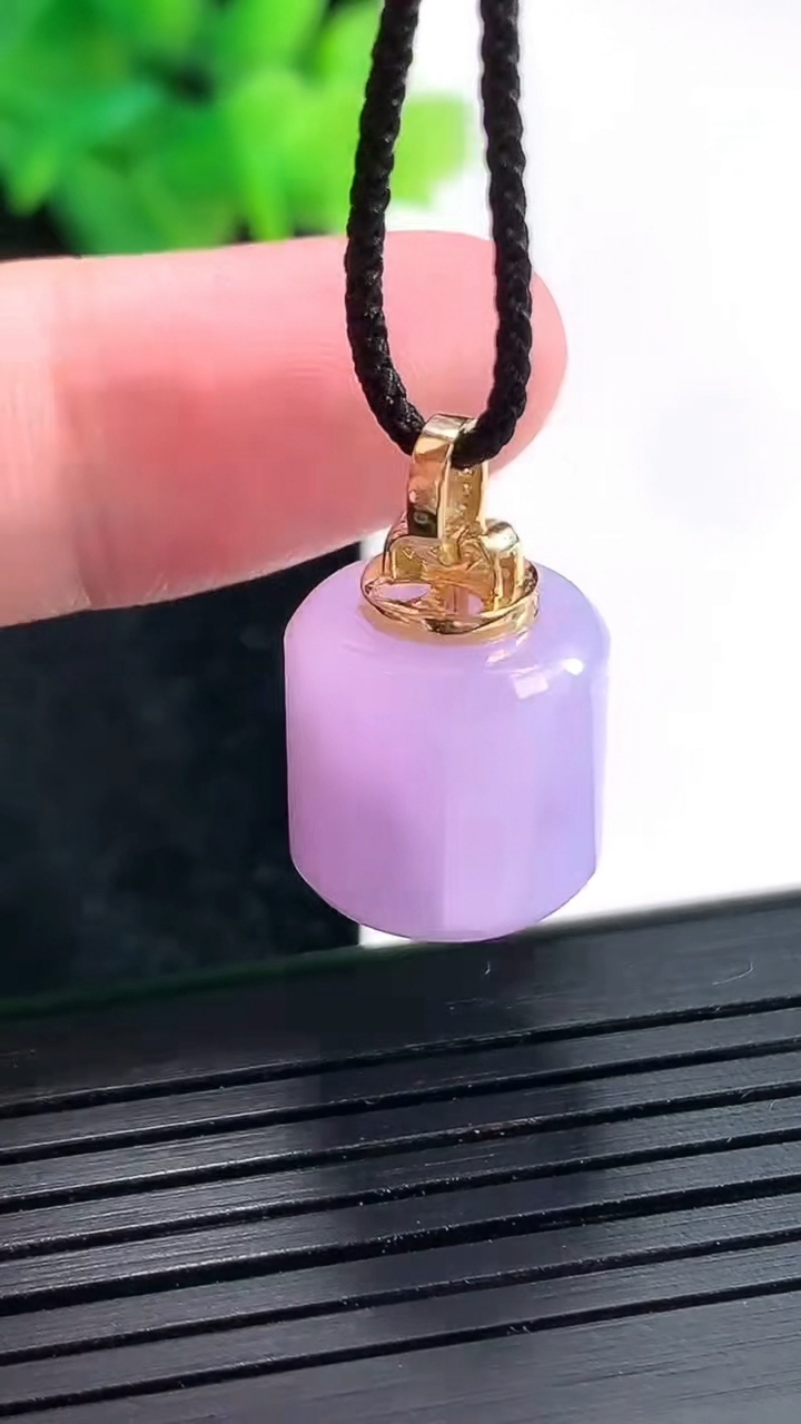 天然A货翡翠18k金紫罗兰路路通吊坠，尺寸12.5-13.5重量:6.54g
4月23日