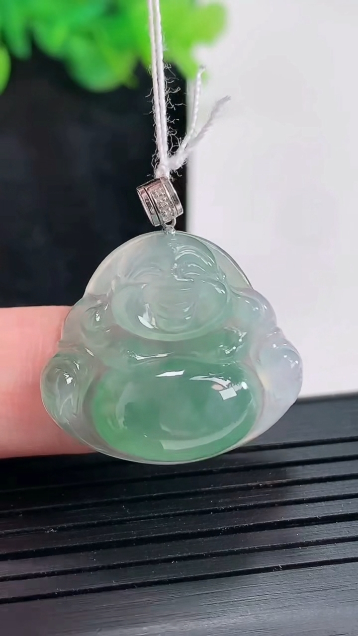 天然A货翡翠佛公吊坠，尺寸21.5-25-6重量:5.16g
4月23日