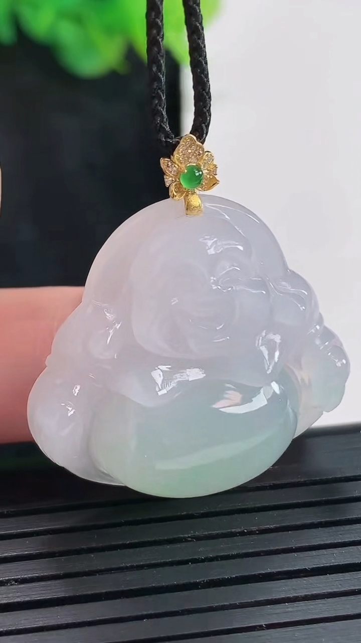 天然A货翡翠佛公吊坠，尺寸28-31-8重量:10.31g
4月23日