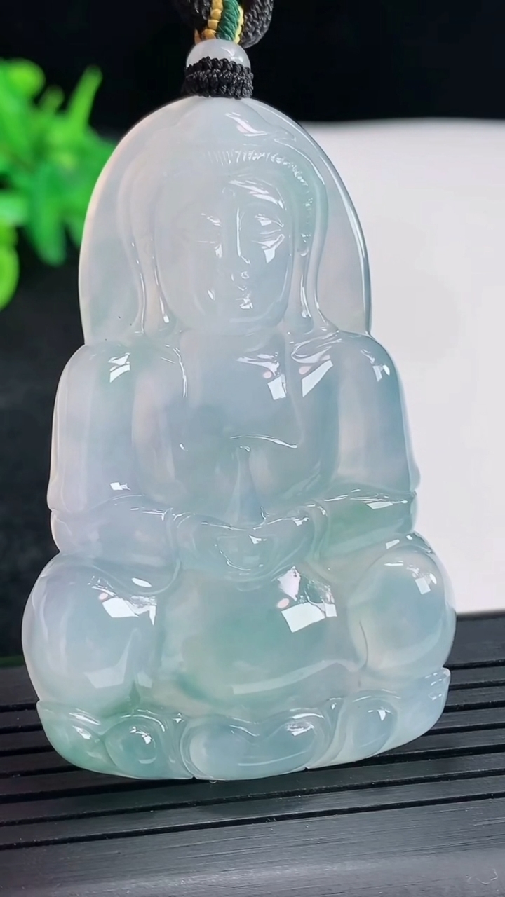 天然A货翡翠种紫罗兰飘花正装观音吊坠，尺寸57.6-38-6重量:23.64g
4月23日