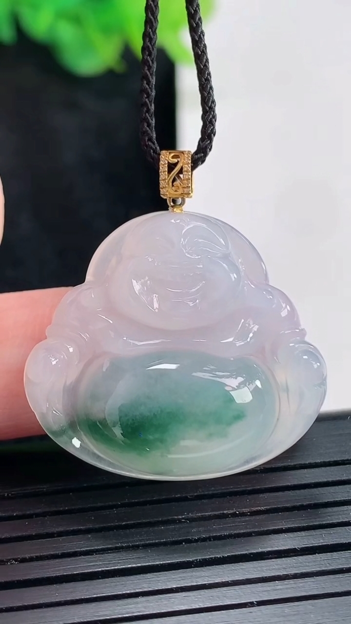 天然A货翡翠种飘花佛公吊坠，尺寸26-29.5-5.5重量:6.27g
4月23日