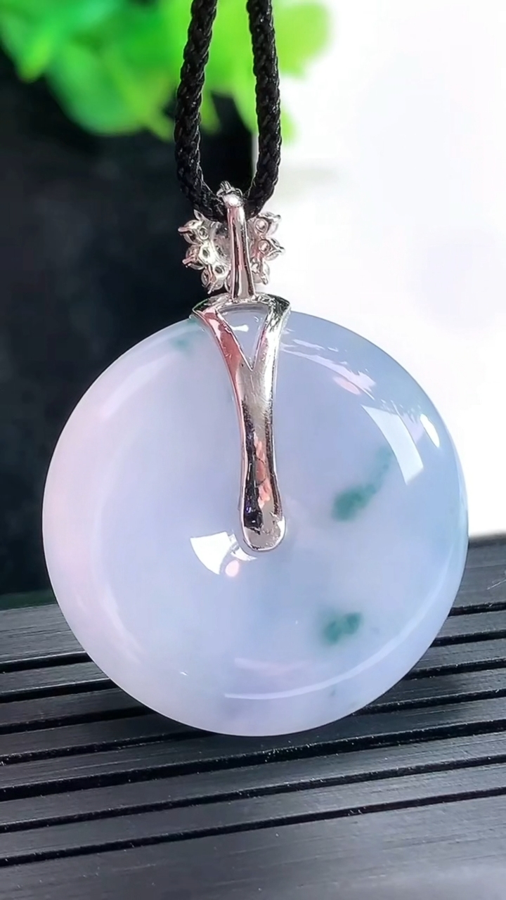 天然A货翡翠种紫罗兰飘花平安扣吊坠，尺寸27-7重量:11.85g
4月23日