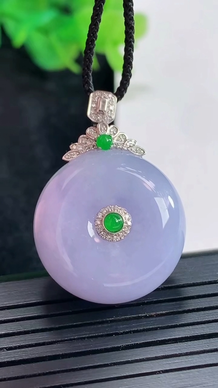 天然A货翡翠18k金紫罗兰平安扣吊坠，尺寸23-12重量:15.47g
4月23日