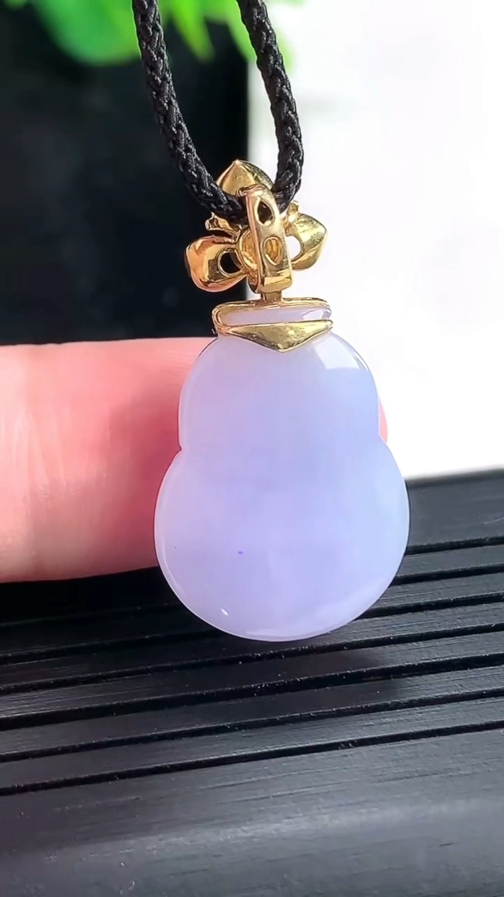 天然A货翡翠18k金紫罗兰葫芦吊坠，尺寸20-15-7.2重量:4.24g
4月23日