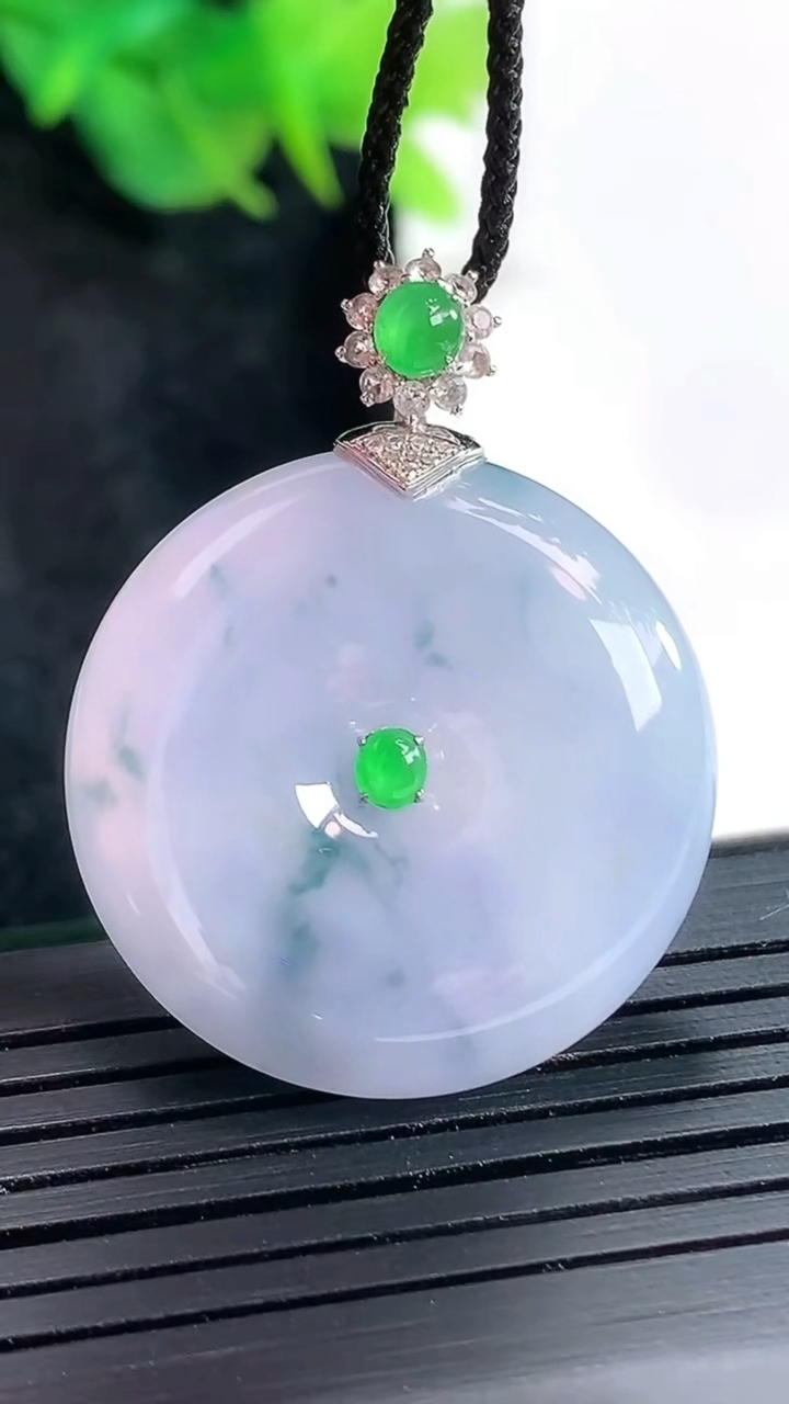 天然A货翡翠种紫罗兰飘花平安扣吊坠，尺寸27-7重量:11.85g
4月23日