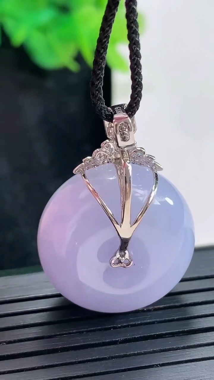 天然A货翡翠18k金紫罗兰平安扣吊坠，尺寸23-12重量:15.47g
4月23日