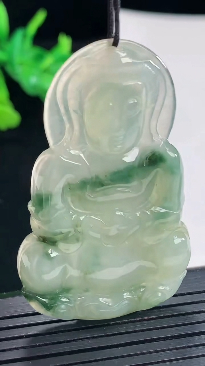 天然A货翡翠飘花正装观音吊坠，尺寸54.7-34.1-6.2重:17.16g66
4月23日