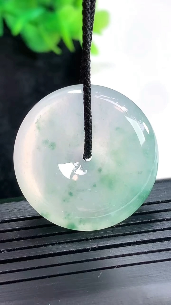 天然A货翡翠种飘花平安扣吊坠，尺寸30-6.5重量:12.86g
4月23日