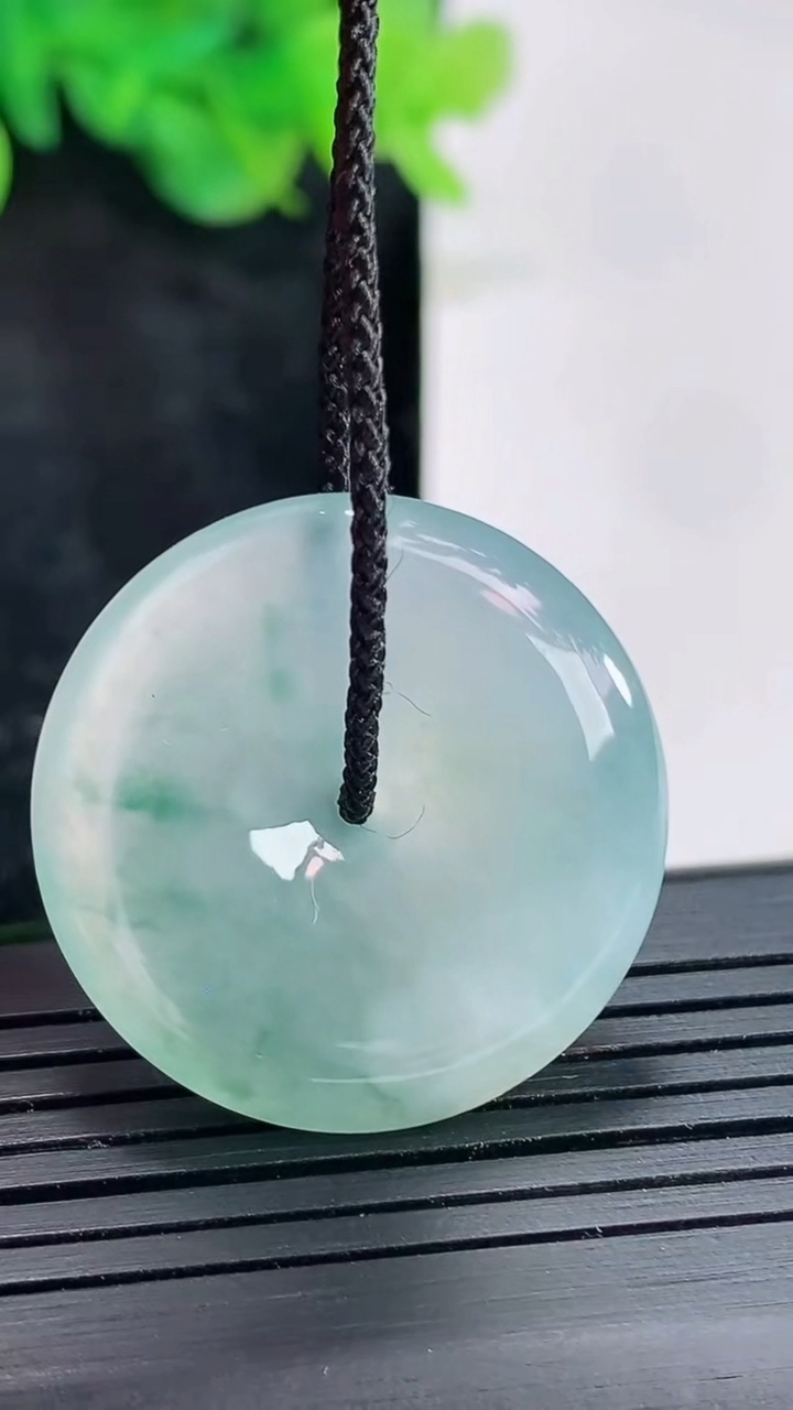 天然A货翡翠冰种飘花平安扣吊坠，尺寸29-5.5重量:9.86g
4月23日