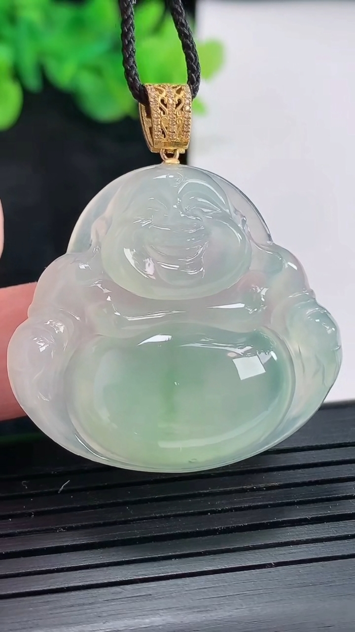 天然A货翡翠佛公吊坠，尺寸33.6-36-6.2重量:11.95g
4月23日