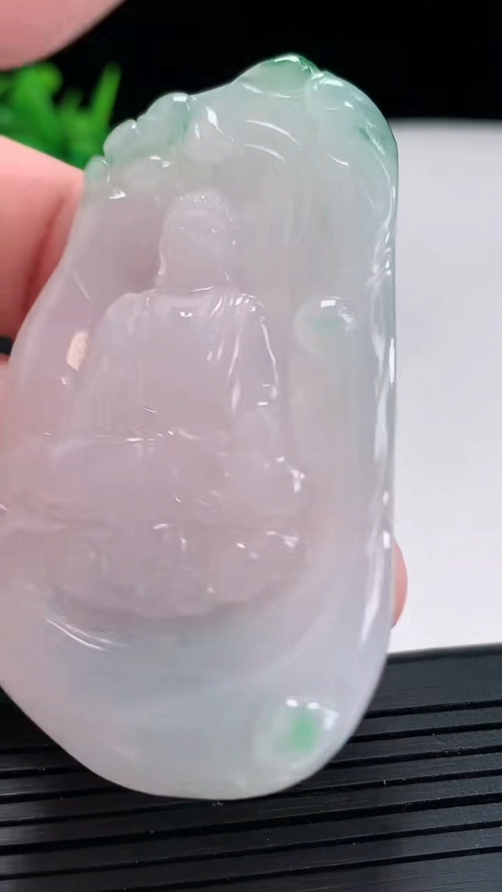 天然A货翡翠阿弥陀佛吊坠，尺寸64-35-5.8重量:31.13g
4月23日