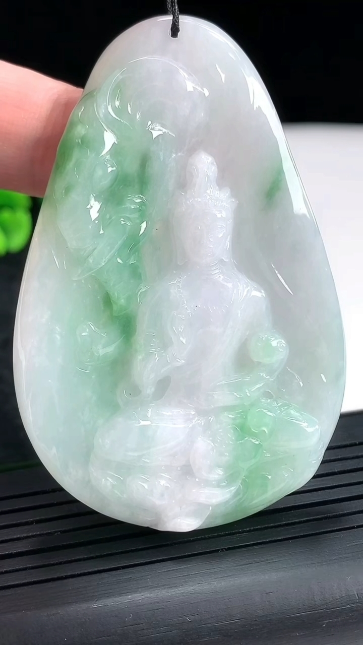 天然A货翡翠普贤菩萨吊坠，尺寸68.5-45-7.5重量:40.22g
4月23日