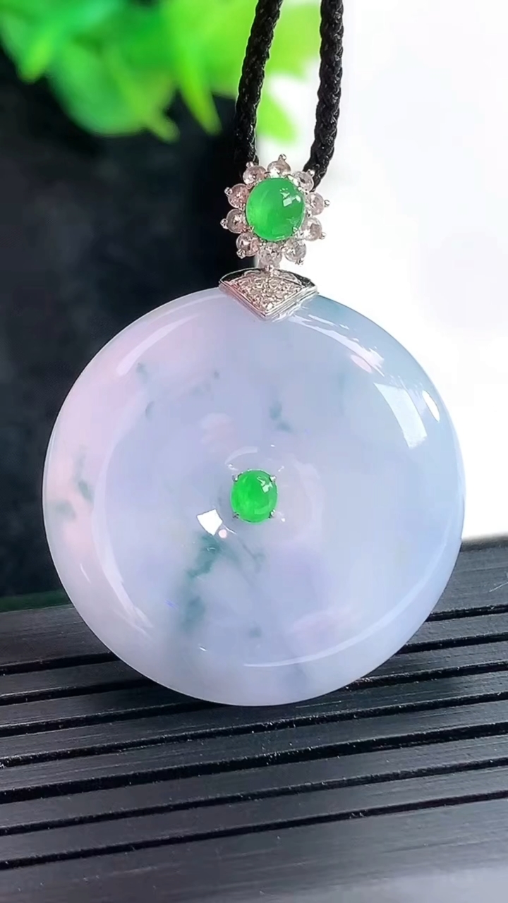 天然A货翡翠种紫罗兰飘花平安扣吊坠，尺寸27-7重量:11.85g
4月23日