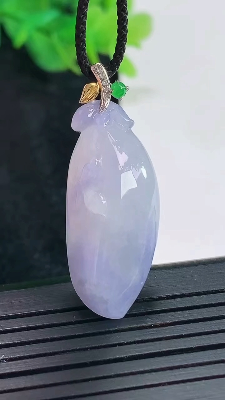 天然A货翡翠18k金紫罗兰福瓜吊坠，尺寸31-14-10重量:6.58g
4月23日