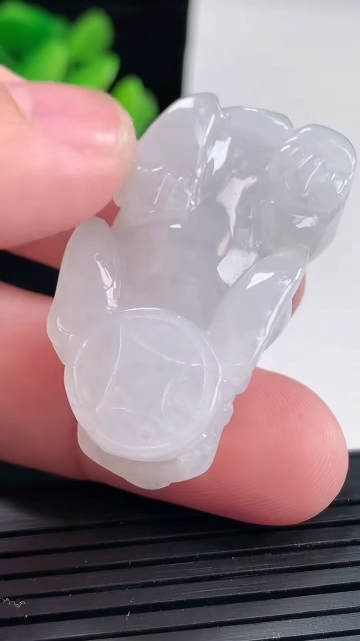 天然A货翡翠貔貅吊坠，尺寸41.3-22.5-12.2重:23.54
4月23日637