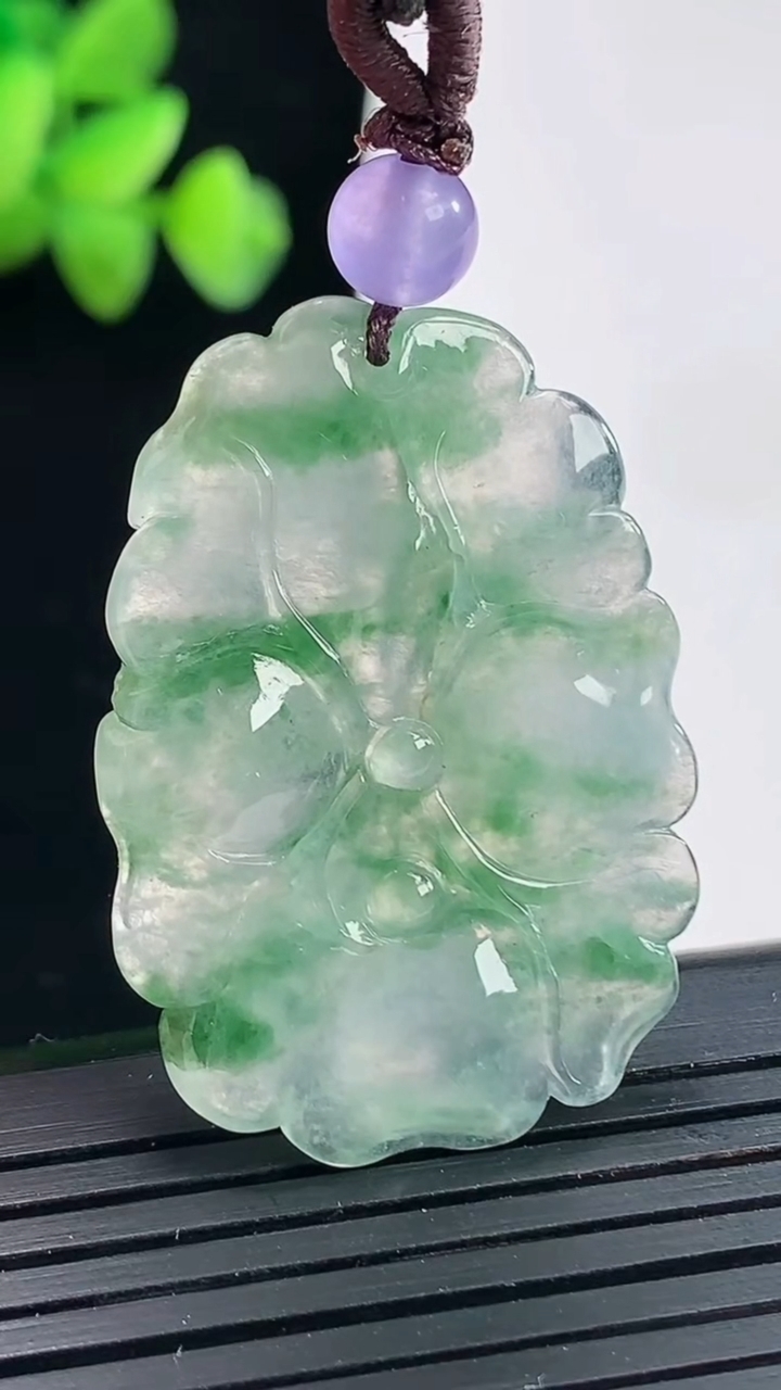 天然A货翡翠冰种飘花和和美美荷叶鱼吊坠，尺寸37-26-4.5重:6.86g635
4月24日