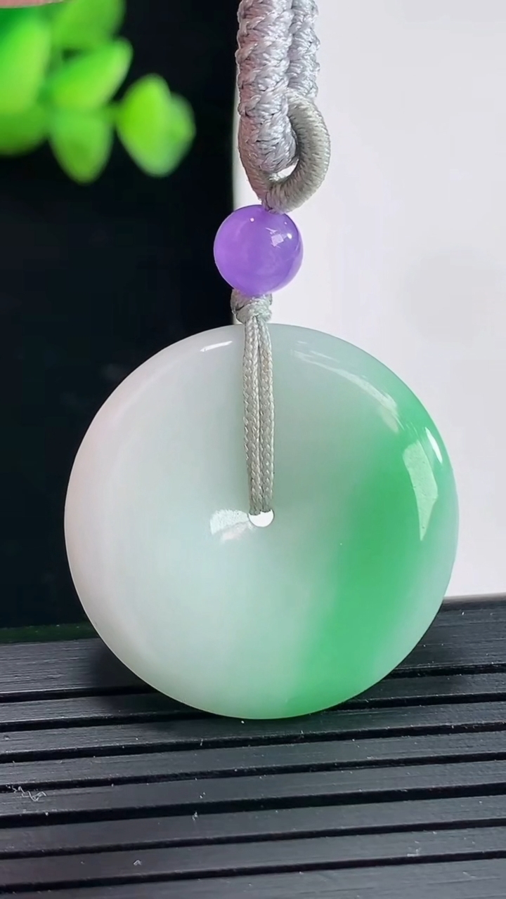 天然A货翡翠平安扣吊坠，尺寸22-58重:7.83g474
4月24日