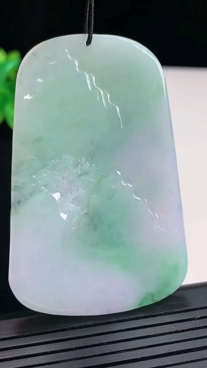 天然A货翡翠山水牌吊坠，尺寸63-41-6.2重:34.20
4月24日637