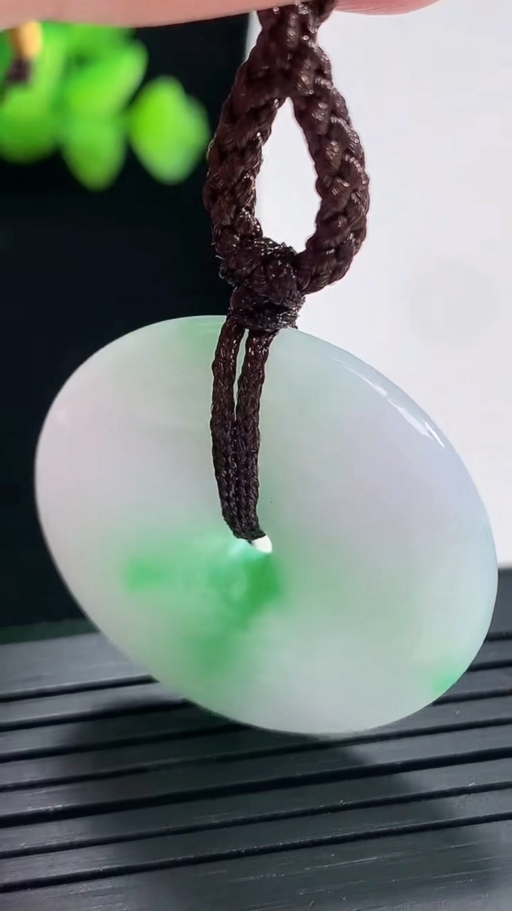 天然A货翡翠平安扣吊坠，尺寸31.2-5.8重:11.41g298
4月24日