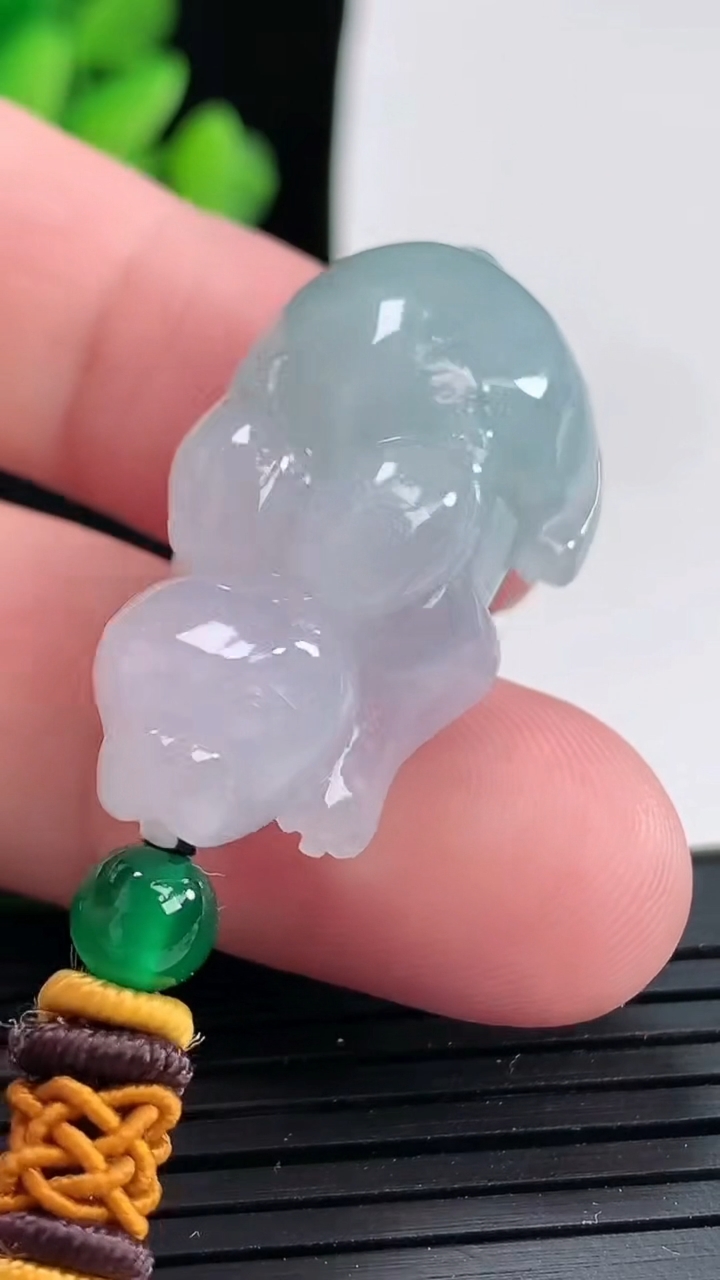 天然A货翡翠生肖兔吊坠，尺寸34.2-19.2-13.3重:14.40g474
4月24日