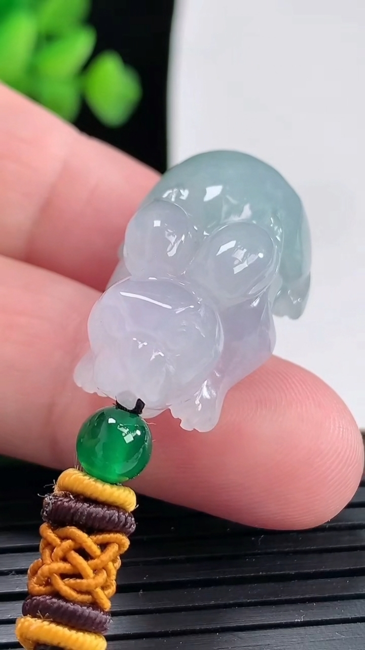 天然A货翡翠生肖兔吊坠，尺寸34.2-19.2-13.3重:14.40g474
4月24日